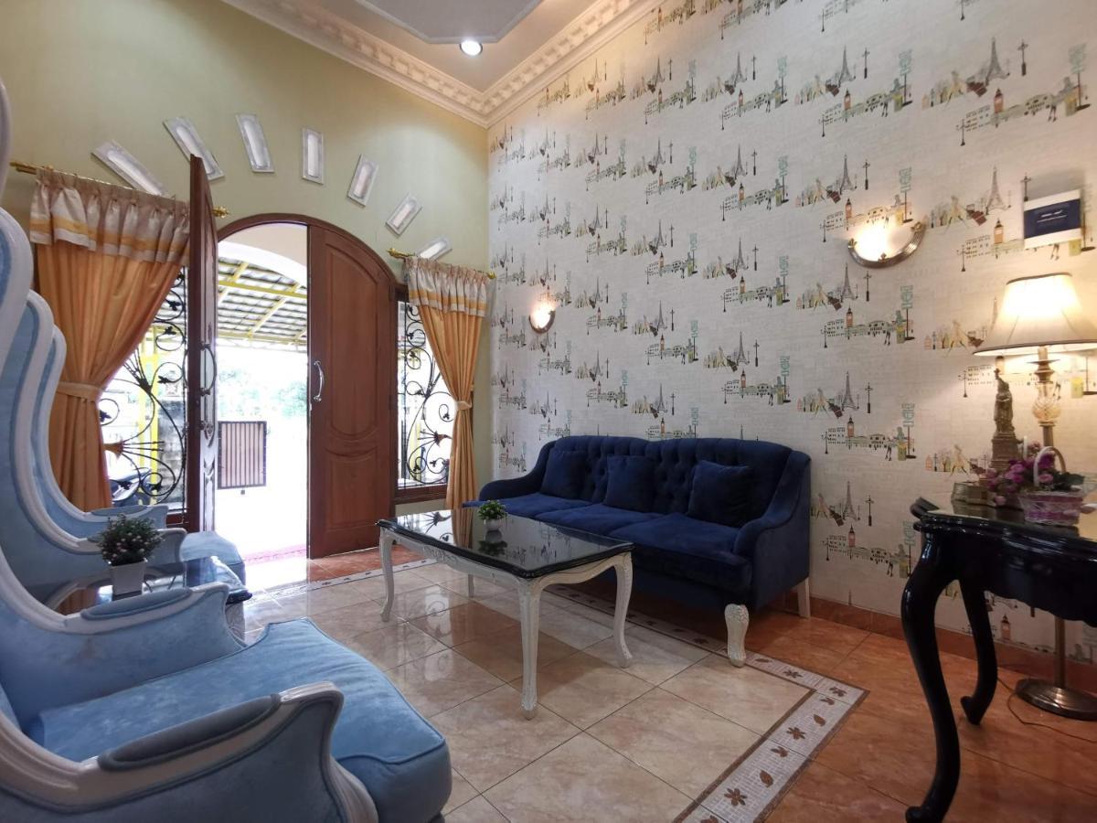 Nariska Suite Homestay Yogyakarta Exterior foto