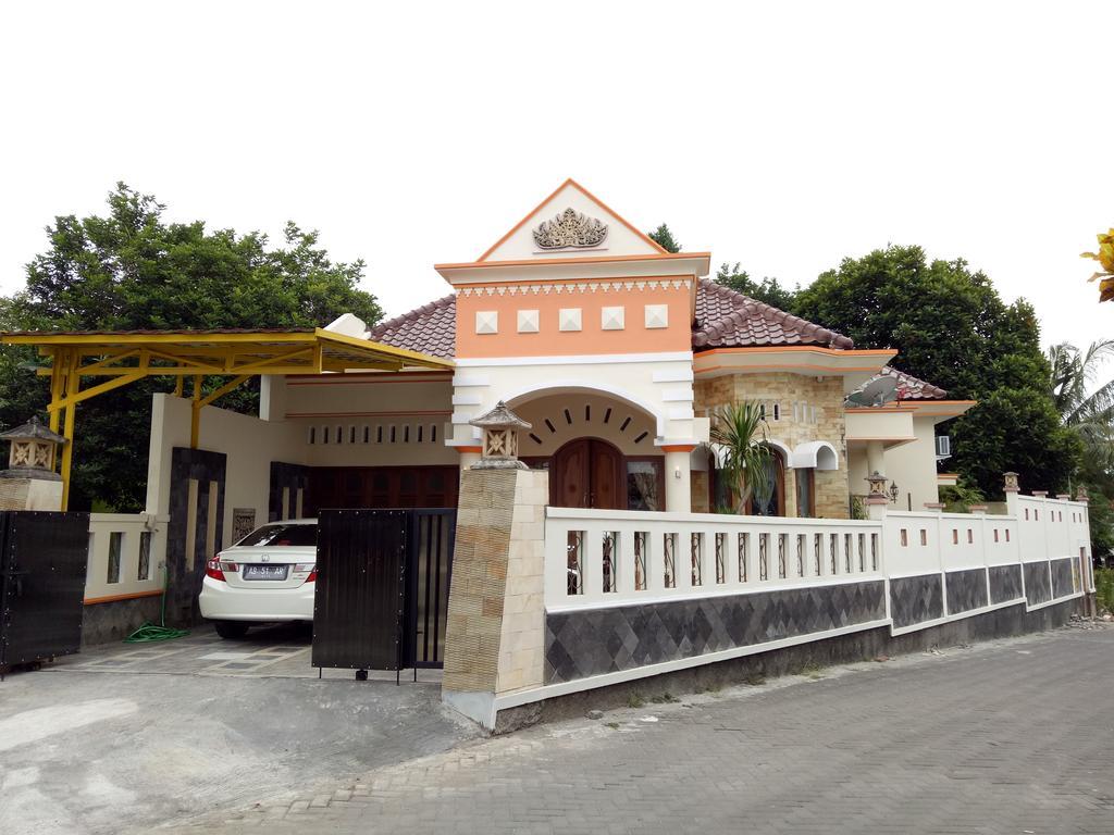 Nariska Suite Homestay Yogyakarta Exterior foto