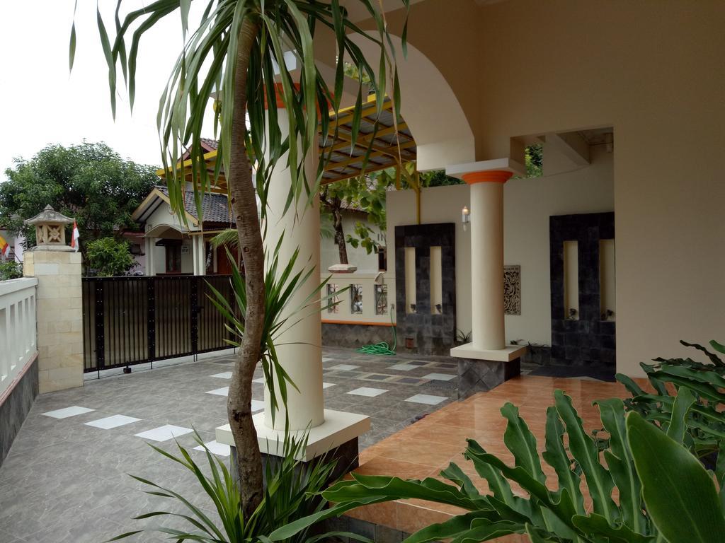 Nariska Suite Homestay Yogyakarta Exterior foto